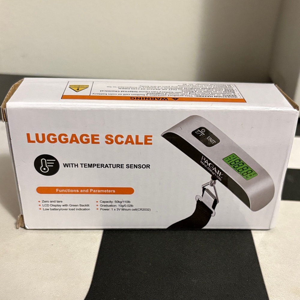 TravelSmith Luggage Scale with Temperature Sensor - Black and White